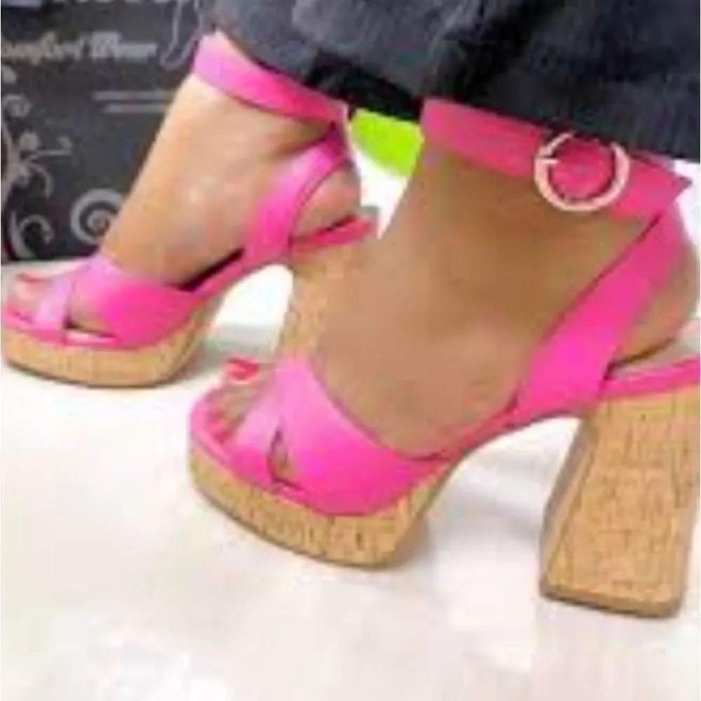 BRAND NEW SODA STRAPPY BLOCK HEEL OPEN TOE WOMENS SANDAL